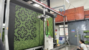 Revêtement de sol en <span class=keywords><strong>gazon</strong></span> artificiel acrylique de haute qualité et durable MCG de <span class=keywords><strong>15</strong></span> mm pour usage sportif scolaire - Résistant au feu et écologique - Product Image 3