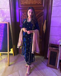 Haut en georgette de haute qualité avec beau palazzo en georgette avec travail en miroir et travail de séquence costume entièrement cousu - Product Image 5