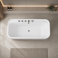 Baignoire rectangulaire rainurée en acrylique blanc neige à poser contre le mur, avec robinet chromé et douchette à main, idéale pour appartement - Offre Spéciale