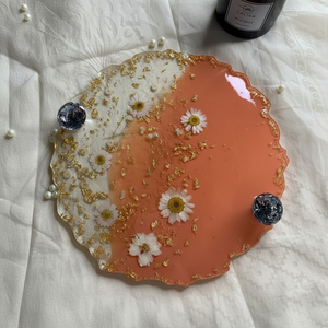 Bandeja de resina de diseño con mango de metal adecuada para servir de decoración de mesa de comedor elegante sala de estar Cocina - Product Image 1