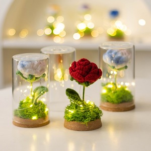 Rosa de punto hecha a mano con hilo, producto terminado, flor simulada, pequeña luz nocturna, decoración de escritorio. - Product Image 2