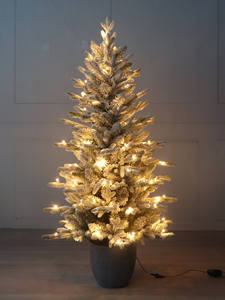 Árbol de Navidad de Abeto Flocado Preiluminado de Alta Calidad de 4.5 Pies con Follaje Nevado, Piñas y Luces LED Cálidas, Enchufable para Mesa - Product Image 5