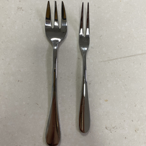 Tenedor de 3 puntas DF23 de acero inoxidable 304 para mariscos y frutas, con tres dientes, para uso diario, cubertería personalizada. - Product Image 4