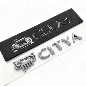 Emblème de <span class=keywords><strong>voiture</strong></span> <span class=keywords><strong>personnalisé</strong></span> en plastique ABS 3D auto-adhésif - Badge logo lettre creuse <span class=keywords><strong>personnalisé</strong></span> avec finition cristal scintillant réutilisable - Product Image 3