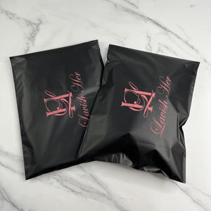 Sobres de Poliéster Negro Mate Personalizados con Impresión Rosa - Bolsas de Envío con Marca para Marcas de Belleza y Moda - Product Image 4