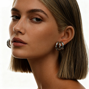 Pendientes en Forma de C de Acero Inoxidable con Baño de Oro PVD de 18k, Hipoalergénicos, Resistentes al Deslustre y al Agua, Modelo YF3041 - Product Image 5