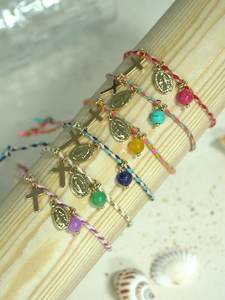 Bracelet en corde rouge à la mode, avec médaille dorée exquise représentant la Vierge Marie, bracelet polyvalent de luxe léger - Product Image 4