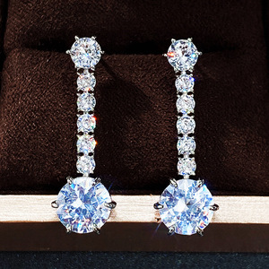 Orecchini Pendenti Eleganti con Zirconi e Catena a Nappina, Stile Vintage per Spose - Product Image 2
