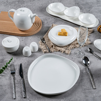 Assiettes de luxe en porcelaine fine, forme irrégulière, blanc et noir, 11,5 pouces, pour restaurant, mariage, vente en gros personnalisée