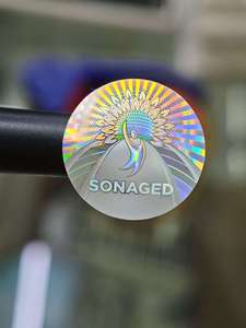 ملصق لاصق ثلاثي الأبعاد من البولي إيثيلين تيريفثالات (PET) بشعار مخصص شائع، يتميز بخاصية مكافحة التزوير، معبأ في كرتون للاستخدام في منتجات العناية الشخصية - Product Image 6