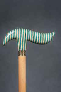 Bastón de madera artesanal de primera calidad con adornos de resina para mayor comodidad y estilo - Product Image 2