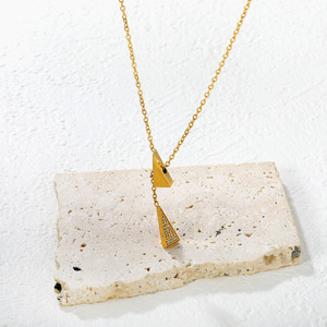 Collar con colgante de triángulo geométrico de aleación de zinc con engaste de punta, cadena de moda para fiesta - Product Image 1