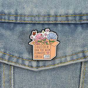 Pin de Esmalte con la Frase 'Consider How the Wild Flowers Grow', Escritura Cristiana de Lucas 12:27, Broche, Insignia de Solapa, Joyería - Product Image 1