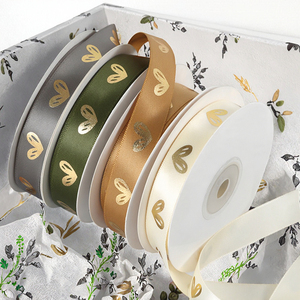 Rubans en satin personnalisés avec motif de cœurs en feuille d'or pour emballage cadeau, largeur 38 mm, ruban décoratif simple face en rouleau - Product Image 3