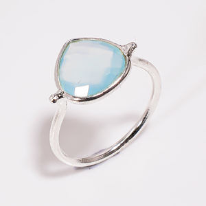 Bague en argent sterling 925 pour femmes bagues en pierres précieuses calcédoine naturelle faites à la main exportateur de bijoux en pierres précieuses en argent sterling 925 - Product Image 1