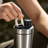 Gourde isotherme à double paroi en acier inoxydable de 600 ml avec boule métallique pour shaker de protéines, bouteille d'eau pour la salle de sport
