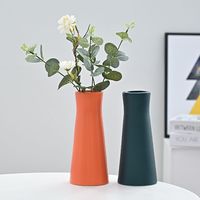 Vase à fleurs moderne minimaliste de 20 cm en mat avec arrangement de camélias artificiels en option pour la décoration de la maison, du bureau ou de la table