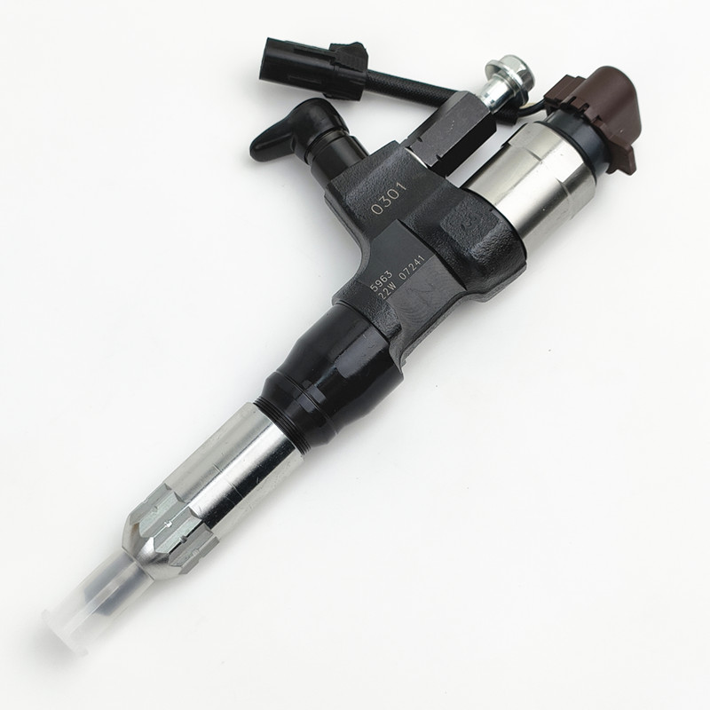High Performance Common Rail Injector 095000-5963 Diesel Injector 23670-E0300 for HINO