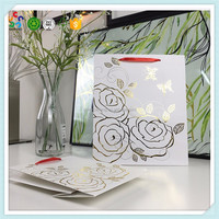 Sacs en papier imprimés de magasin de marque personnalisés en usine et vos propres sacs en papier à provisions en carton avec logo et sacs-cadeaux