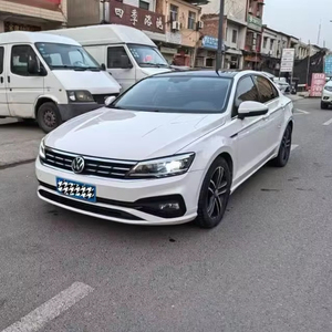 Voiture d'occasion Volkswagen Lamando 280TSI berline compacte 1.4T essence 5 places automatique 2022 - Product Image 1