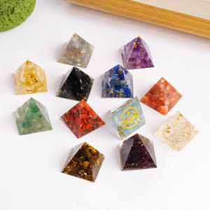 Pirámide de Resina con 12 Signos del Zodiaco de Cristal <span class=keywords><strong>Natural</strong></span> al por Mayor, Juego de Virutas de Cristal, Decoración para el Hogar y Regalo - Product Image 1