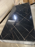 Panneau mural intérieur facile à installer 2,5 mm 2,8 mm 3 mm PVC UV Marbre Imperméable Ignifuge Découpable pour Espaces de Vie