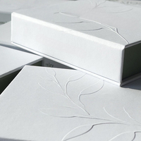 Boîte cadeau pliable à fermeture magnétique en carton personnalisé, finition mate, doublure en éponge pour emballage de bijoux de luxe