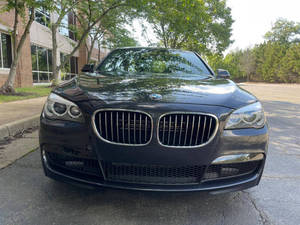 รถยนต์ปี 2014 ซีรีส์ 5 รุ่น 750Li XDrive ระบบขับเคลื่อนสี่ล้อ AWD เครื่องยนต์ 4 ลิตร 4 ประตู แบบซีดาน รุ่นที่สาม กล้องมองหลัง ซันรูฟ ไฟหน้า LED เบาะหนังสีเข้ม พวงมาลัยซ้าย ระบบสัมผัส 8 จุด - Product Image 2
