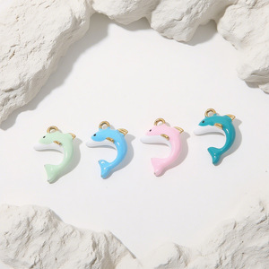 จี้โลมาเคลือบเงา |   จี้เคลือบทอง 18K PVD บนสแตนเลสสตีลลายสัตว์ทะเลเคลือบสีพาสเทลสำหรับทำเครื่องประดับ DIY - Product Image 2