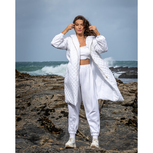 Cappotto lungo con cappuccio bianco trapuntato Pea Street - Product Image 3