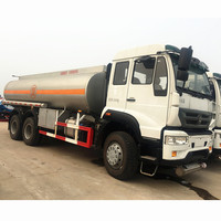 Camions résistants à la corrosion Howo 6x4, camion-citerne à carburant, corps de citerne en alliage d'aluminium, camion-citerne de livraison d'huile en Afrique