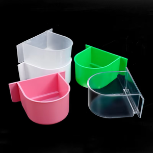Vente en gros de nouveaux accessoires de cage à oiseaux en plastique Mangeoire à oiseaux pour animaux de compagnie et bol de nourriture à boire suspendu pour perroquet pigeon - Product Image 4