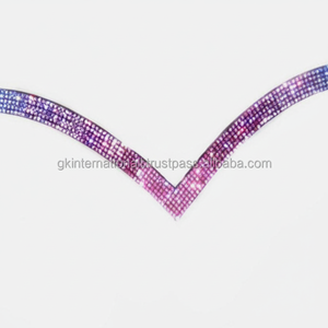 Bandeau de tête pour cheval en cuir véritable de qualité supérieure, en forme de V profond, avec de minuscules cristaux roses et blancs, strass, diamants - Product Image 1