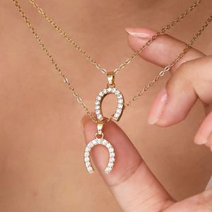 Collar con Colgante de Herradura Clásico de Lujo Ligero Vintage, el Más Vendido en Europa y Estados Unidos, con Incrustaciones de Zirconia y Baño de Oro, a la Moda - Product Image 1