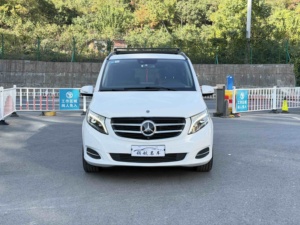 La <span class=keywords><strong>Mercedes</strong></span>-Benz Classe V 260L Premium Extended Edition essence d'<span class=keywords><strong>occasion</strong></span> de 2017 offre des réductions pratiques pour l'exportation - Product Image 2