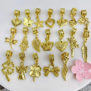 JS1785 Dainty placcato in oro Hamsa a mano forma di farfalla cuore angelo fata ala chiave e blocco corona fiocco ciondoli ciondoli pendenti - Product Image 2