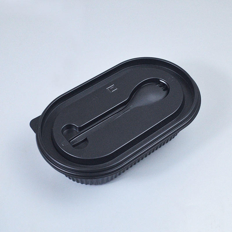 Avec une fourchette et une cuillère