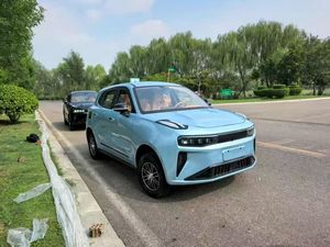 <span class=keywords><strong>Voiture</strong></span> électrique 4 roues P7 de haute qualité à bas <span class=keywords><strong>prix</strong></span>, idéale pour les trajets courts, véhicule à énergie nouvelle, très vendue - Product Image 3