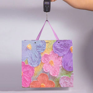 Bolsa de Papel con Diseño de Flores al Estilo Pintura al Óleo - Hermosa Bolsa de Regalo con Diseño Rosa de Primavera y Lazo - Product Image 6