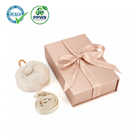 Boîte en carton de luxe personnalisée en forme de livre avec fermeture magnétique et insert en ruban pour porte-clés en peluche, breloque de sac, bandeau pour cheveux