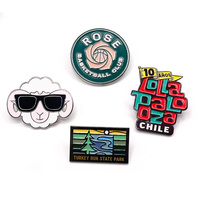 Pins de Solapa y Emblemas para Gorras de Béisbol de Esmalte Suave Personalizados Tradicionales de Gran Venta - Diseño de Logotipo Personalizado para Bodas y Graduaciones