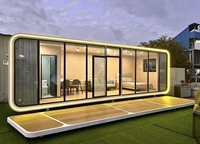 Cabane modulaire extensible personnalisée pour projets de villages de Noël, avec cuisine et salle de bain
