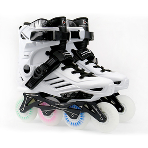 <span class=keywords><strong>Patines</strong></span> en Línea Profesionales <span class=keywords><strong>Baratos</strong></span> con <span class=keywords><strong>Ruedas</strong></span> de Patinaje de Alta Velocidad ABEC7, Carcasa Rígida de <span class=keywords><strong>4</strong></span> <span class=keywords><strong>Ruedas</strong></span>, Color Negro y Blanco, para Adultos y Jóvenes, Luminosos, para Slalom - Product Image 5