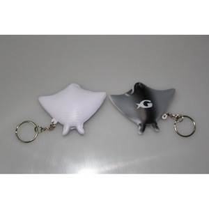 Porte-clés en plastique souple en forme de poisson-chauve-souris de dessin animé, design mignon, cadeau promotionnel - Product Image 3