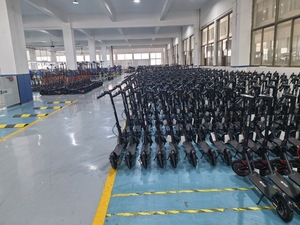 Trottinette Électrique Pliable Portable et Légère 350W au Lithium pour Trajets Urbains avec Phare Avant, Contrôle par Application et Double Frein - Product Image 2