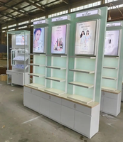 Vitrine de présentation de cosmétiques de luxe léger, comptoir de présentation de produits de salon de beauté, salon de coiffure, salon de barbier, armoire à peinture cuite pour perruques