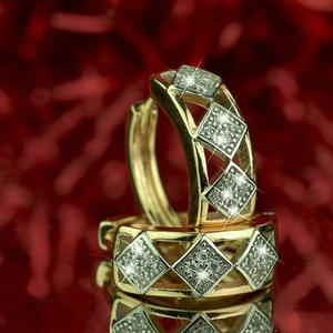 Elegante anillo de cóctel chapado en oro con circonita cúbica cuadrada y engaste micro pavé para mujer, joyería moderna para fiestas. - Product Image 3