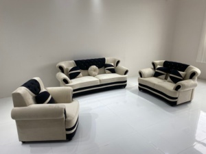 Elegante Juego de Sofás Chesterfield Tapizados en Tela con Brazos Enrollados, Muebles de Sala de Estar de Diseño Tradicional en Color Blanco y Negro - Product Image 6