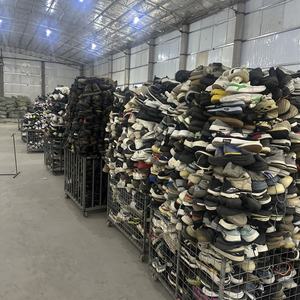 <span class=keywords><strong>Bottes</strong></span> d'hiver d'<span class=keywords><strong>occasion</strong></span> pour hommes et femmes, chaussures <span class=keywords><strong>de</strong></span> <span class=keywords><strong>neige</strong></span> chaudes doublées <span class=keywords><strong>de</strong></span> fourrure, chaussures Preloved - Product Image 5