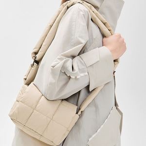 Sac bandoulière mini matelassé en nylon personnalisé avec logo DIY, design tendance pour femme, réglable, imperméable et réutilisable - Product Image 5